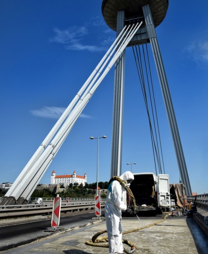 Hydroinsulations of bridges