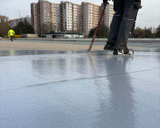 Hydroizolačný epoxidovo-polyuretánový pochôdzny systém